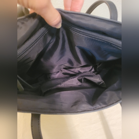 Tommy Hilfiger Tote - Picture 12 of 16
